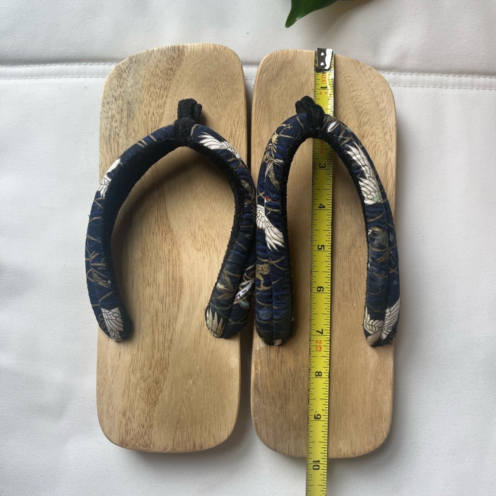 Traditional Japanese Geta Sandals with Blue Straps